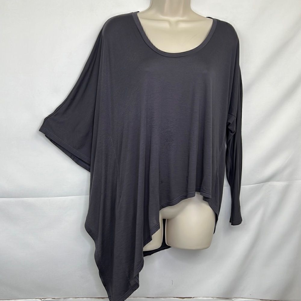 Lanston REVOLVE asymmetrical long sleeve top size XS NWT l-1025
